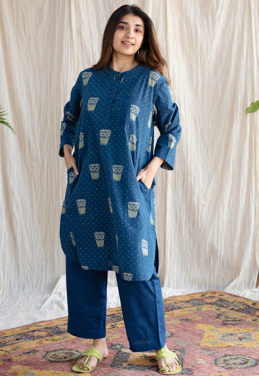 YAGNIK FASHION Women Abstract Printed Straight Kurta With Trousers - Yagnik Fashion