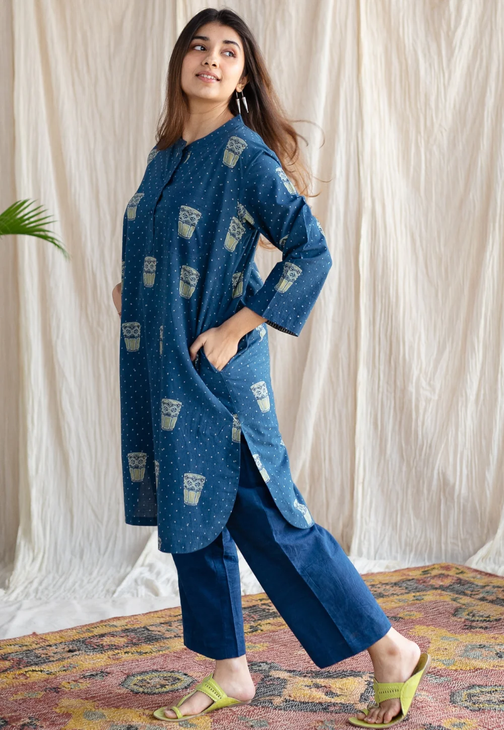 YAGNIK FASHION Women Abstract Printed Straight Kurta With Trousers - Yagnik Fashion