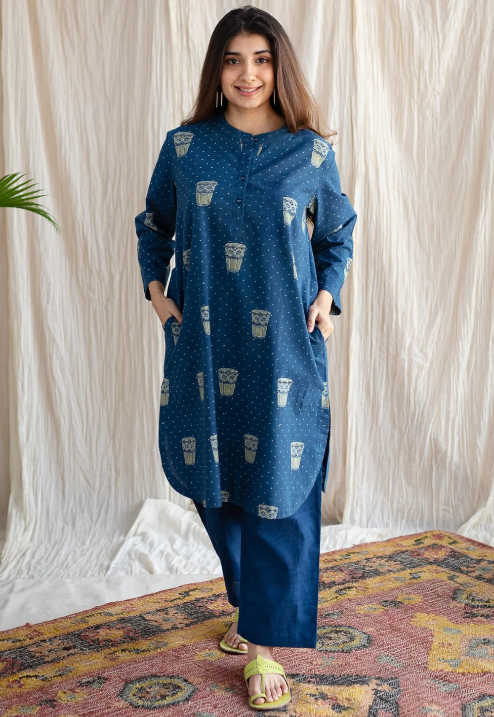 YAGNIK FASHION Women Abstract Printed Straight Kurta With Trousers - Yagnik Fashion