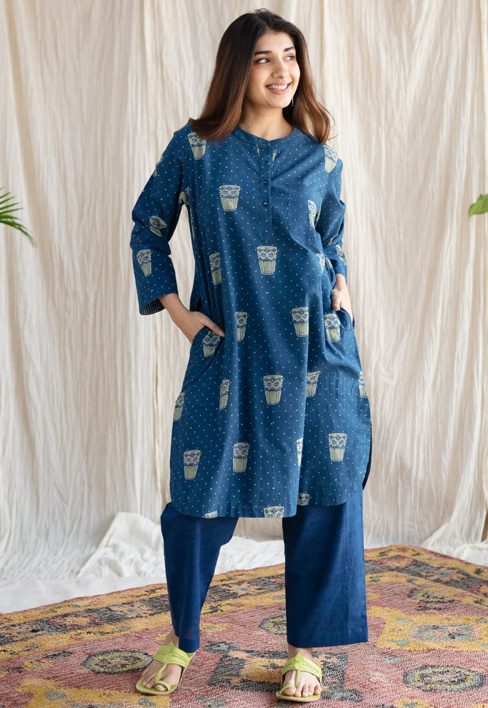 YAGNIK FASHION Women Abstract Printed Straight Kurta With Trousers - Yagnik Fashion