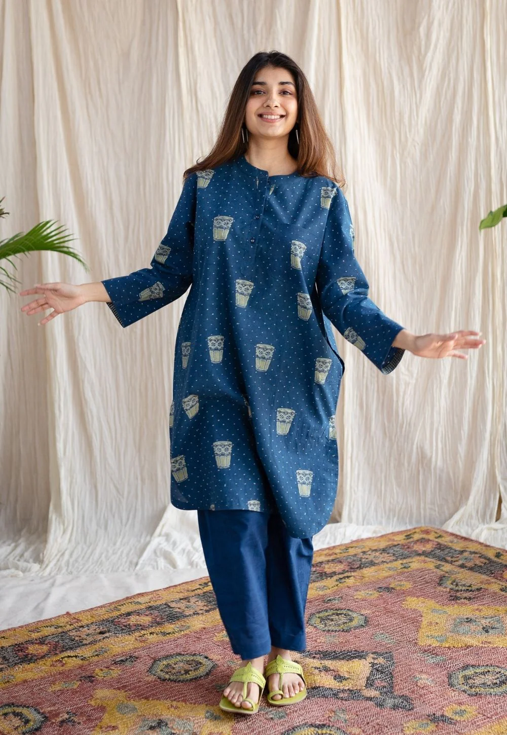 YAGNIK FASHION Women Abstract Printed Straight Kurta With Trousers - Yagnik Fashion