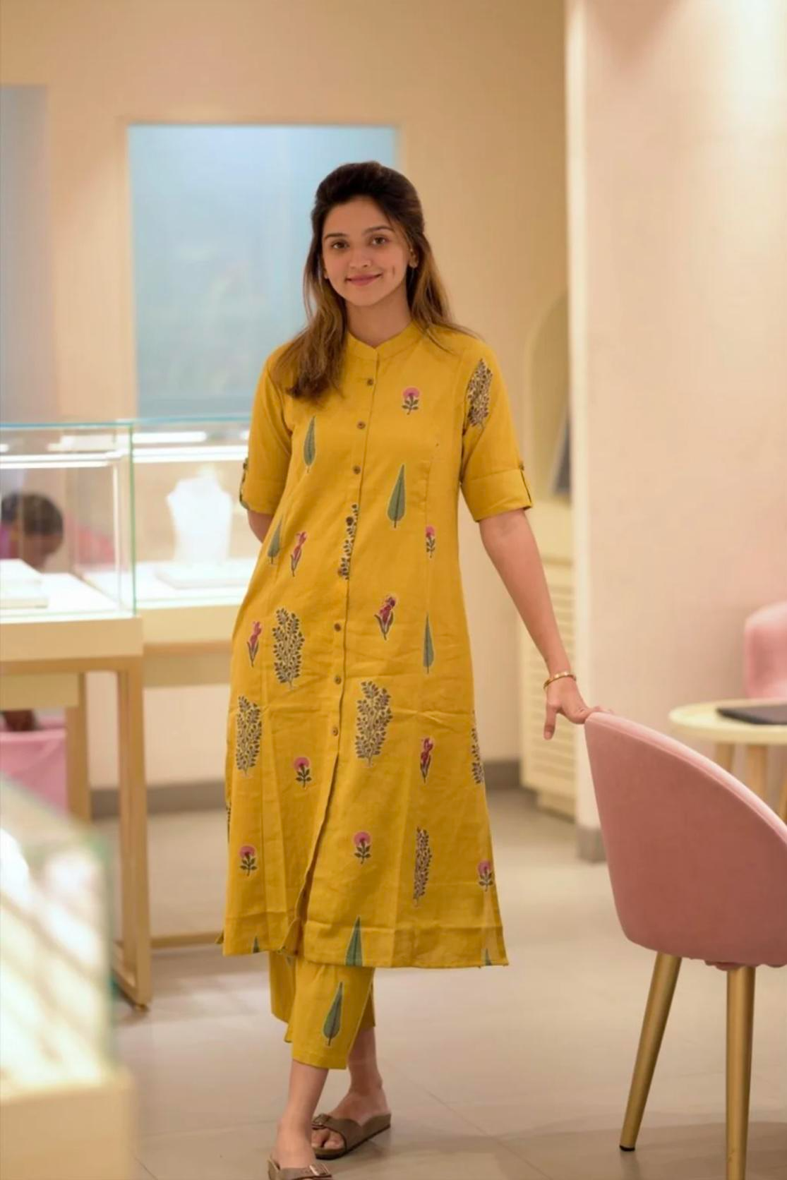 YAGNIK FASHION Floral Printed Mandarin Collar A-Line Kurta With Trousers - Yagnik Fashion
