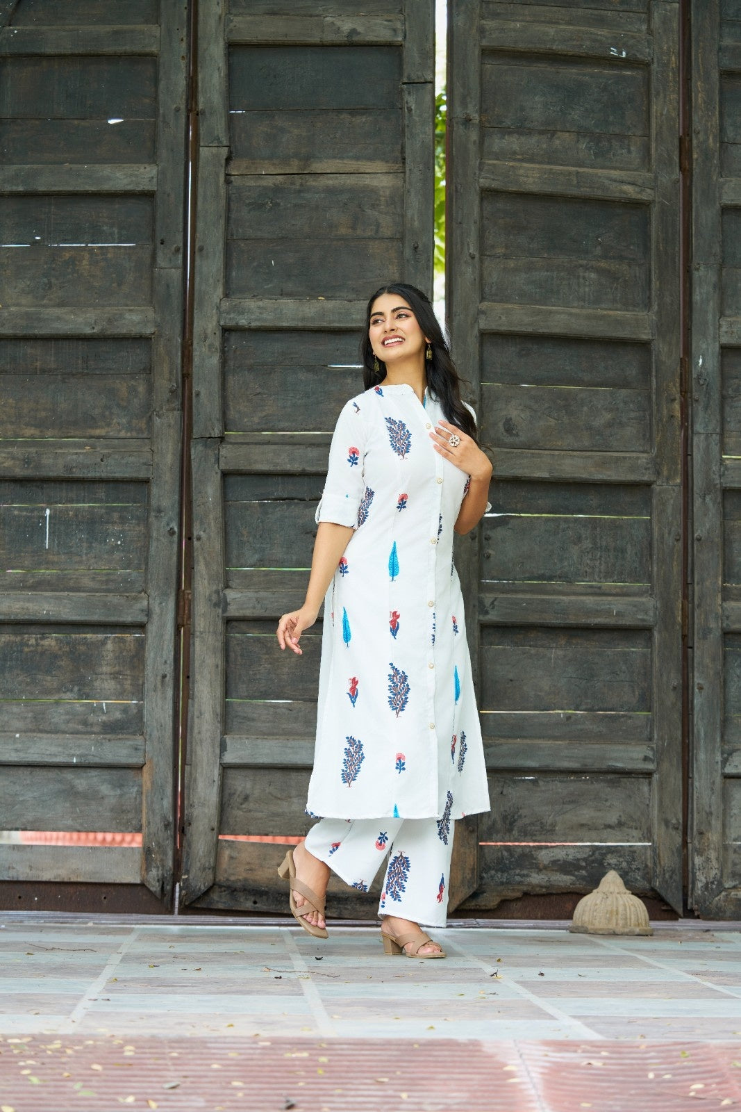 YAGNIK FASHION Floral Printed Mandarin Collar A-Line Kurta With Trousers