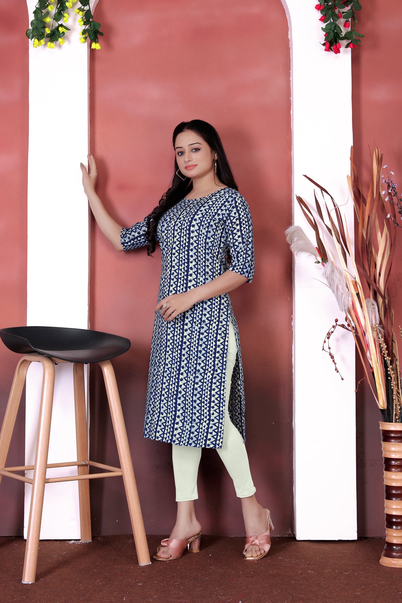 Yagnik Fashion Women's Stripe Round Navy Blue Kurtis & Kurtas