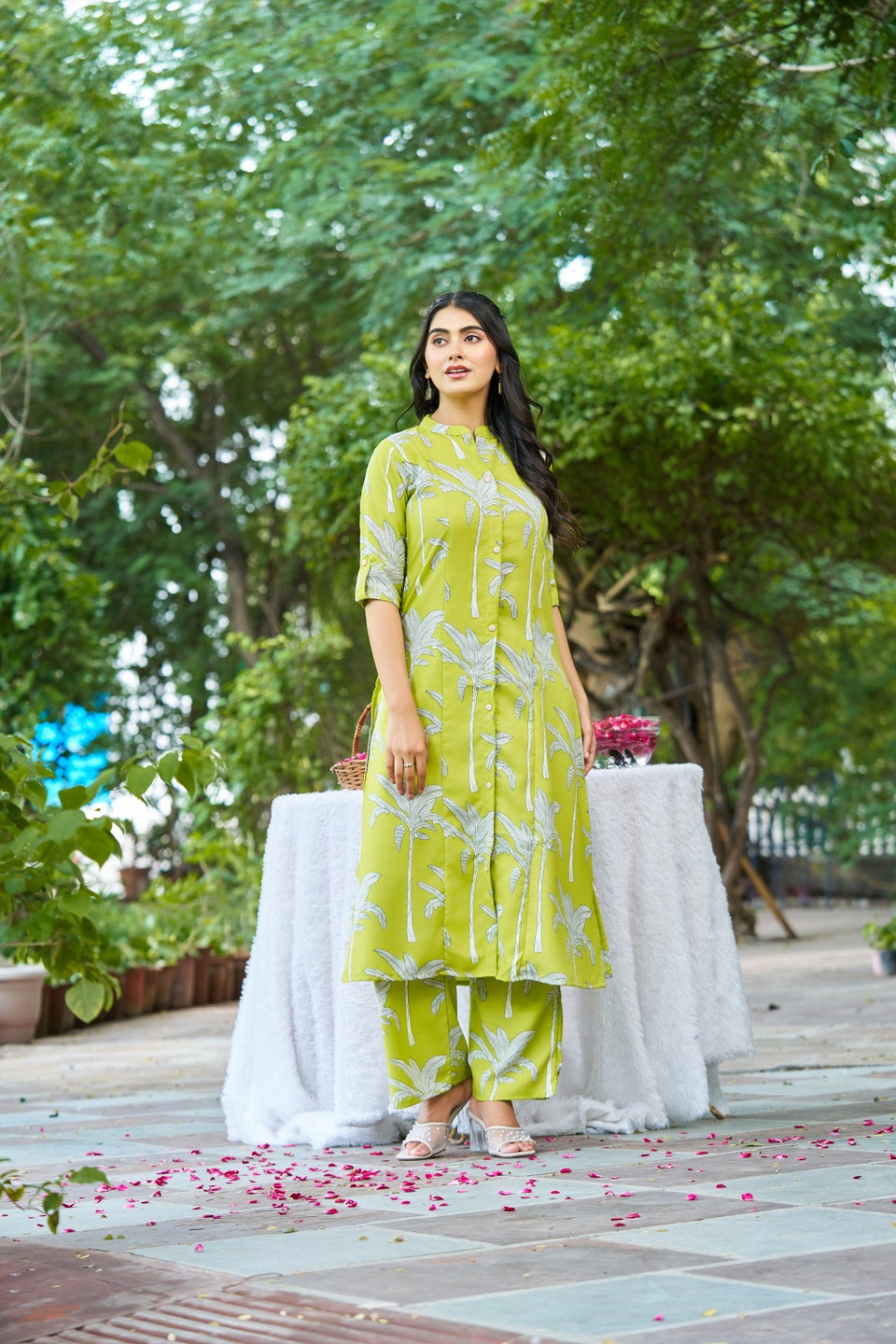 YAGNIK FASHION Women Floral Printed Mandarin Collar Regular Kurta with Trousers