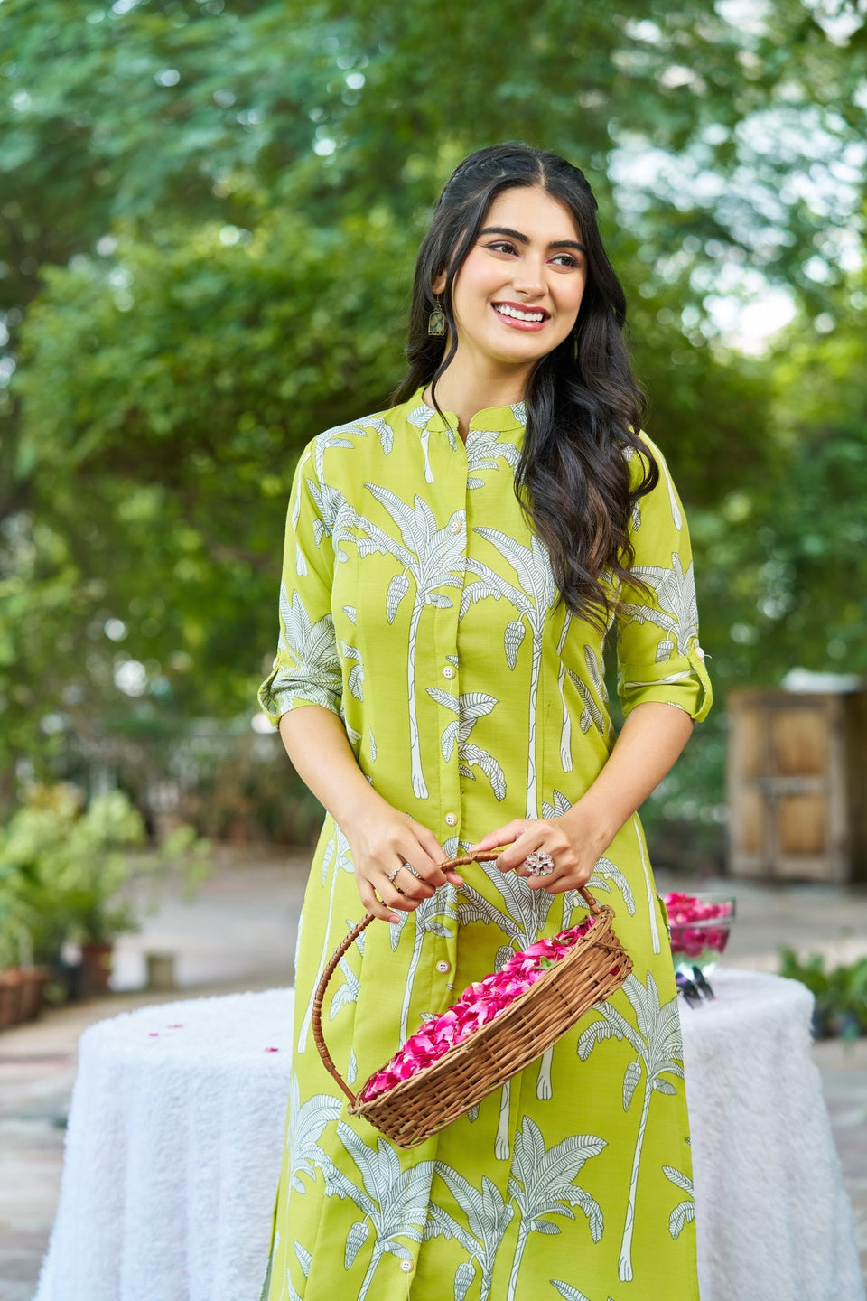 YAGNIK FASHION Women Floral Printed Mandarin Collar Regular Kurta with Trousers