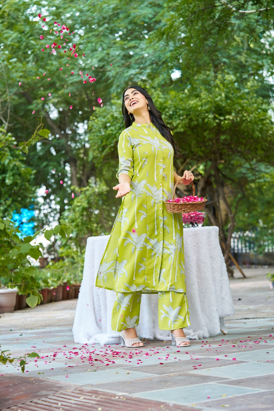 YAGNIK FASHION Women Floral Printed Mandarin Collar Regular Kurta with Trousers