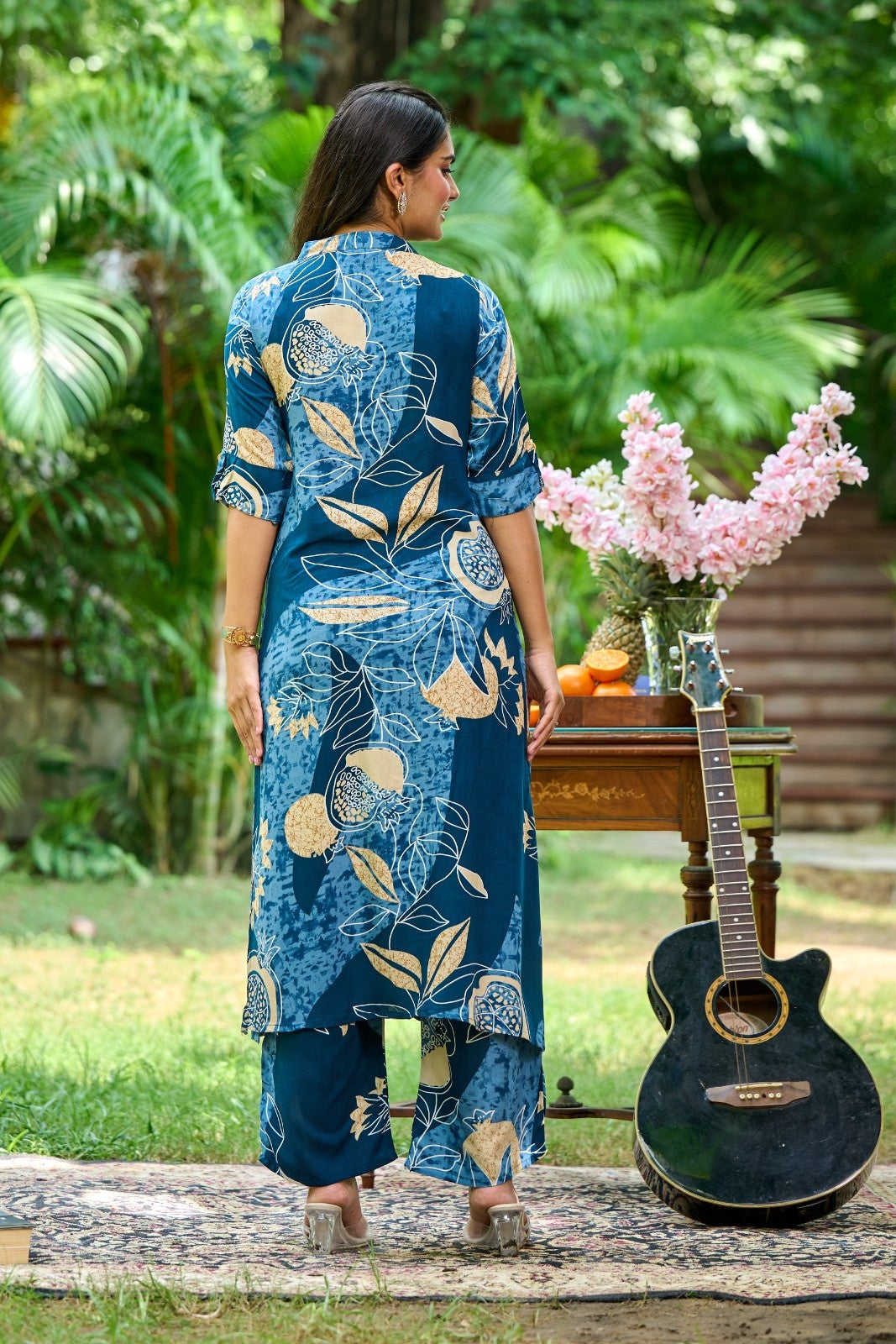 YAGNIK FASHION Women Floral Printed Mandarin Collar Regular Kurta with Trousers