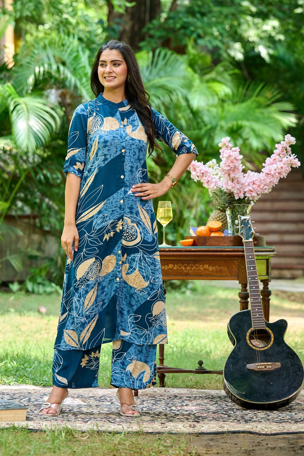 YAGNIK FASHION Women Floral Printed Mandarin Collar Regular Kurta with Trousers