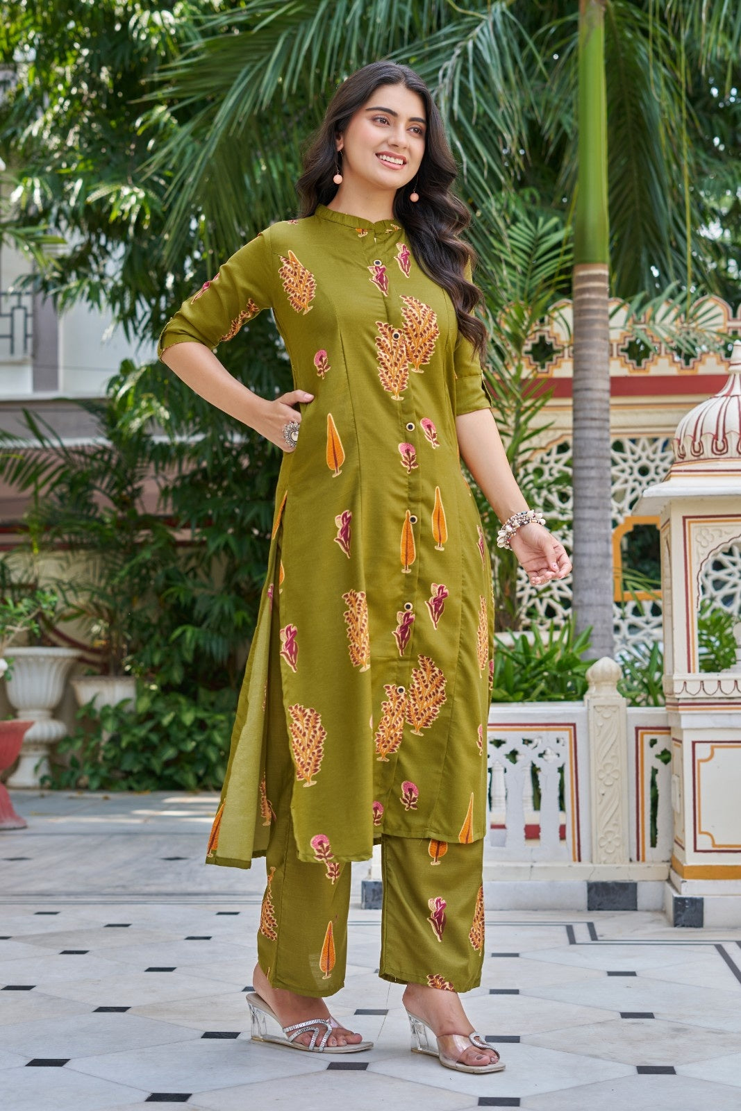 YAGNIK FASHION Women Floral Printed Mandarin Collar Regular Kurta with Trousers