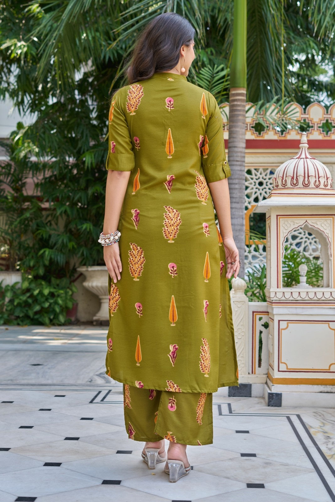 YAGNIK FASHION Women Floral Printed Mandarin Collar Regular Kurta with Trousers