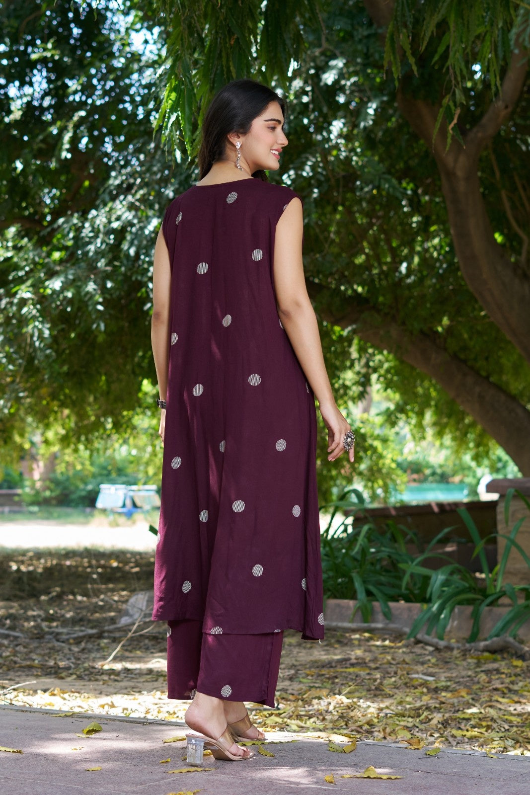 YAGNIK FASHION Women geometric Printed  sleeveless Regular Kurta with Trousers