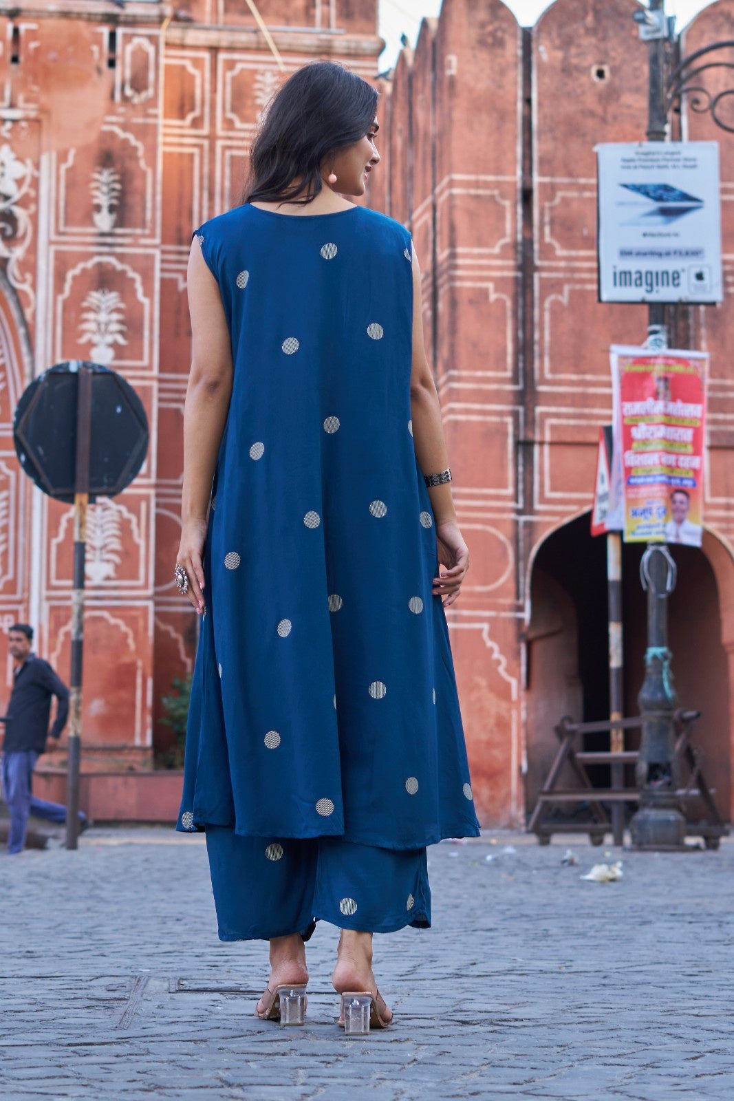 YAGNIK FASHION Women geometric Printed sleeveless Regular Kurta with Trousers