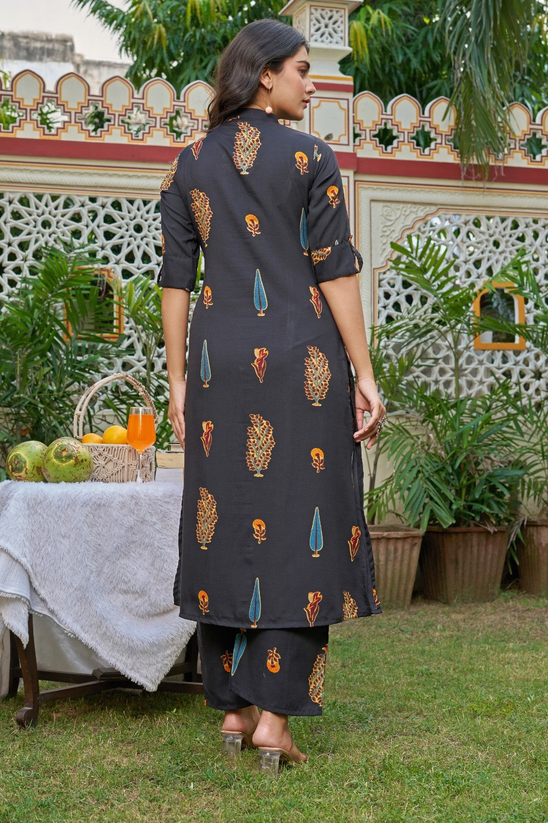 YAGNIK FASHION Women Floral Printed Mandarin Collar Regular Kurta with Trousers