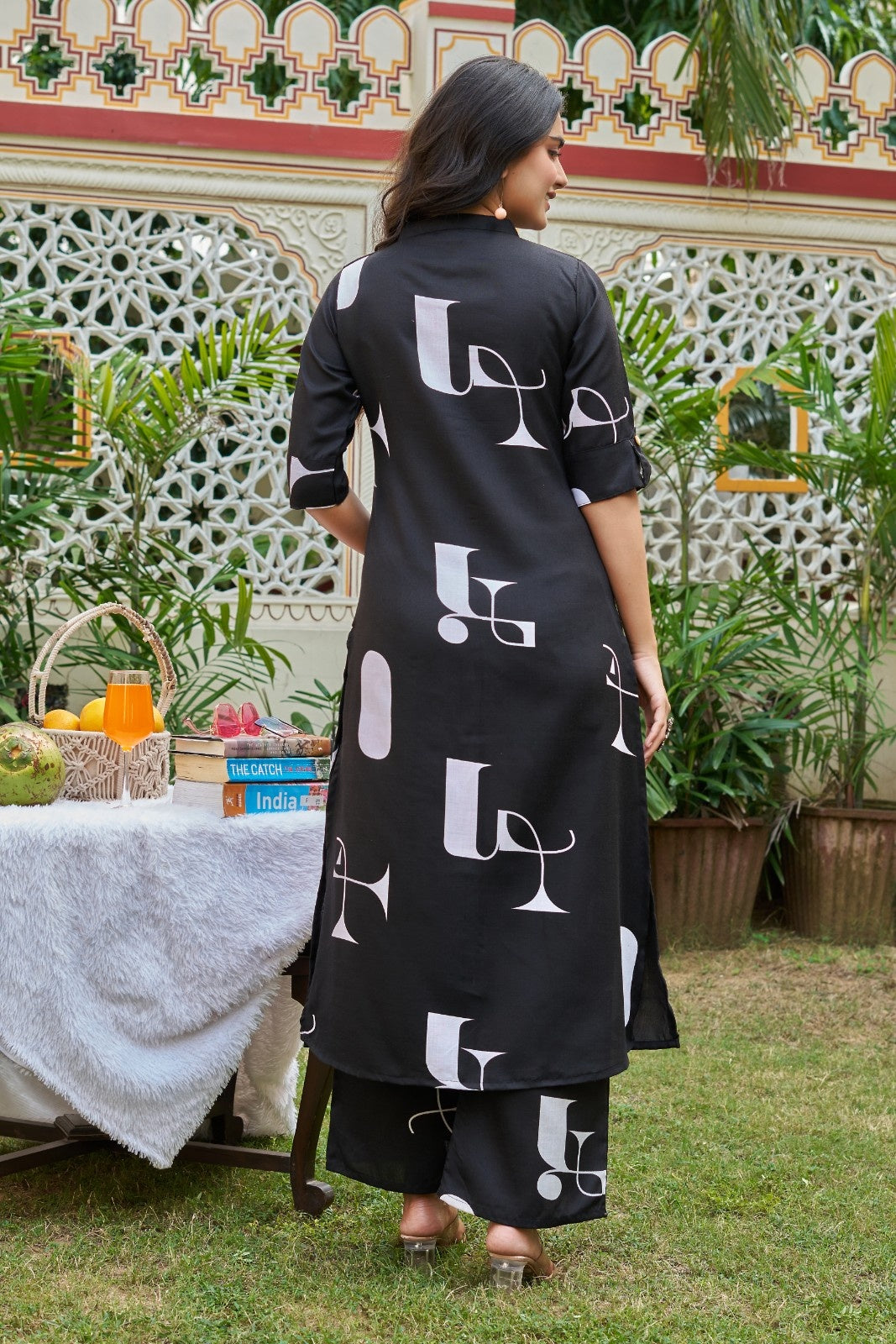 YAGNIK FASHION Women Floral Printed Mandarin Collar Regular Kurta with Trousers