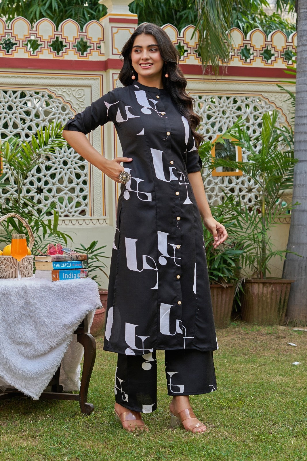 YAGNIK FASHION Women Floral Printed Mandarin Collar Regular Kurta with Trousers