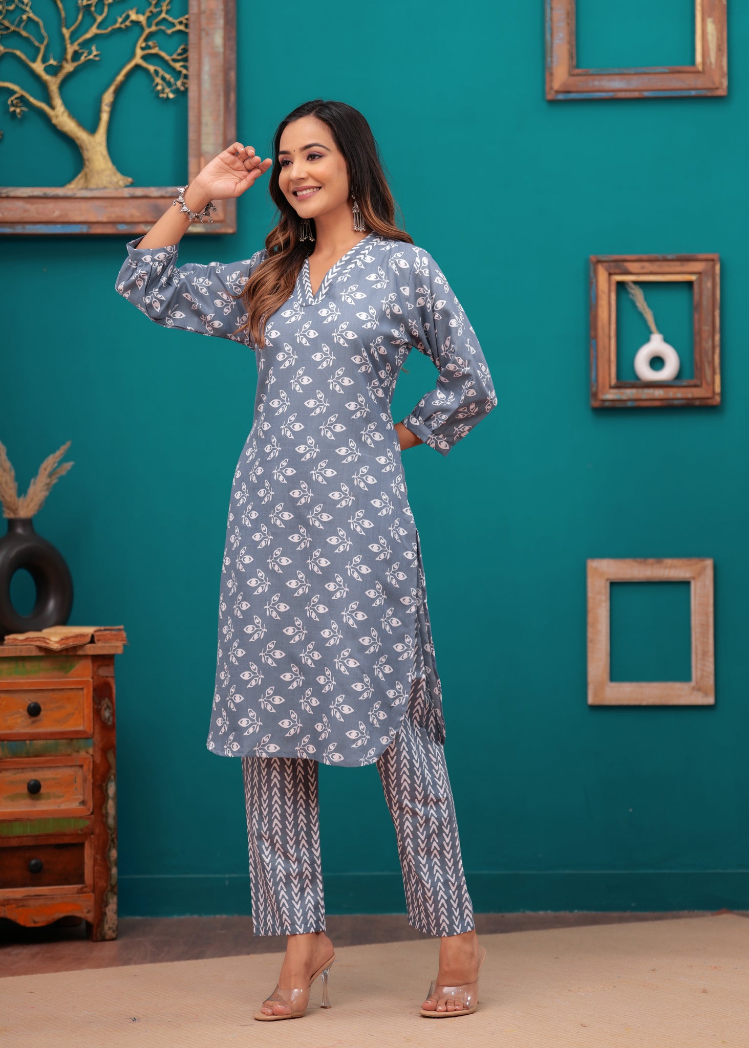 Yagnik Fashion Women's Floral Printed Round Cotton Kurta Sets