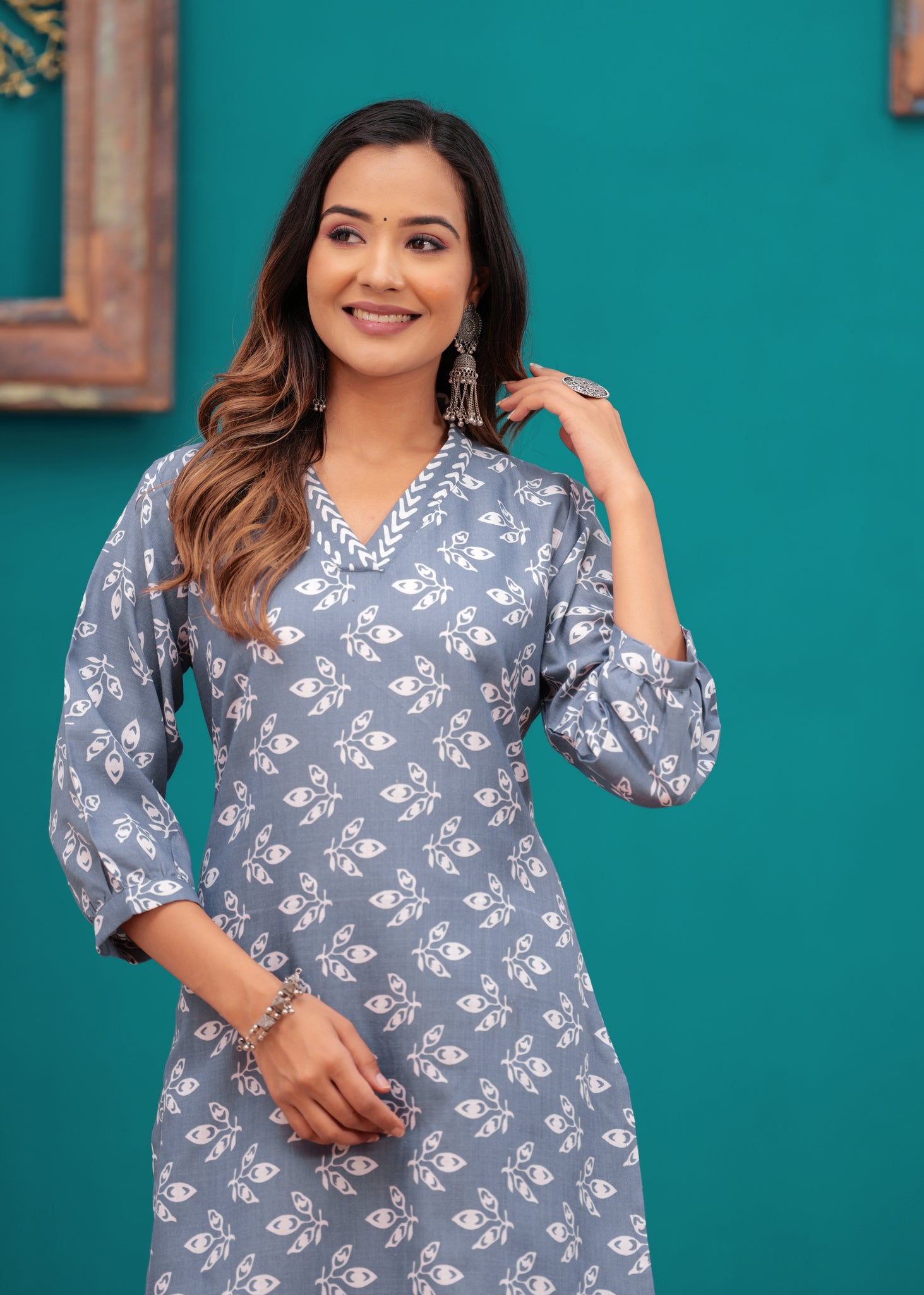 Yagnik Fashion Women's Floral Printed Round Cotton Kurta Sets